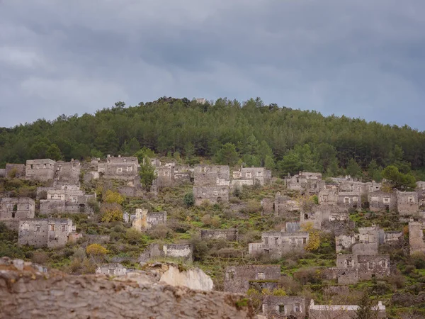 Fethiye İzmir 'in terk edilmiş köyü Kayakoy hayalet kasabası