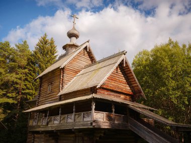 Rusya 'ya yaz seyahati, Torzhok şehri. Vasilevo Mimari ve Etnoğrafya Müzesi. Sozi 'deki Kurtarıcı Kilisesi (Kalininsky Bölgesi), İşaret Kilisesi