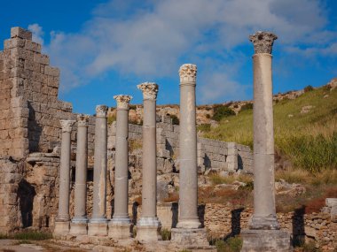 Ekim öğleden sonra Antalya 'da yürüyüş, Perge kenti