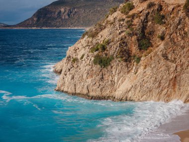 Kaputas sahilinde, Akdeniz kıyısında, Kas 'ta, Türkiye' de kimse yok. Lycia sahilleri, tatil günlerinde