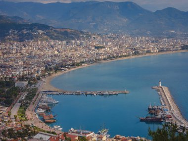 Alanya, hindi, Akdeniz kıyısında kış yürüyüşü
