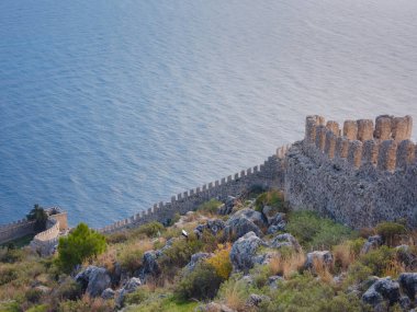 Alanya, hindi, Akdeniz kıyısında kış yürüyüşü