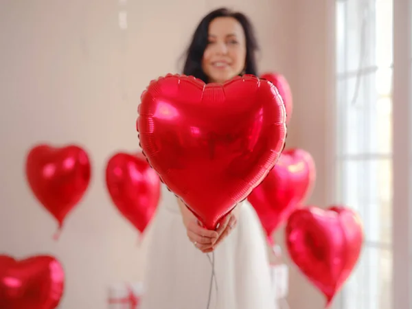 Beautiful happy young woman, celebrating Valentines Day — Stock Photo, Image