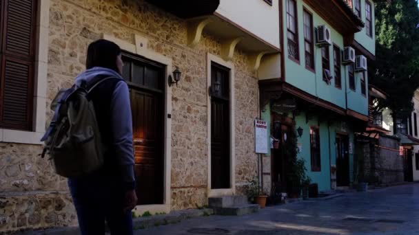 アンタルヤの旧市街を歩きます — ストック動画