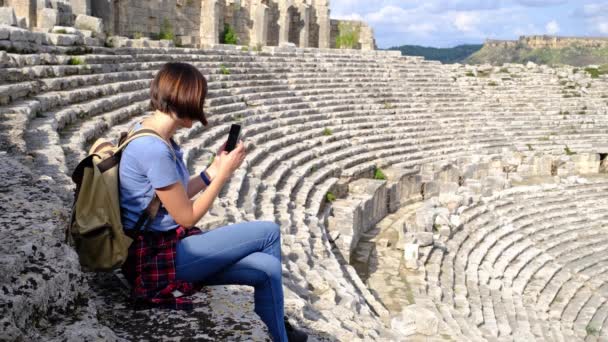 Antalya 'da yürüyüş sıcak Ekim öğleden sonra. — Stok video