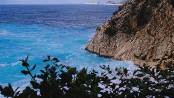 Hermosa playa de Kaputash en el mar Mediterráneo en Turquía. — Vídeo de stock