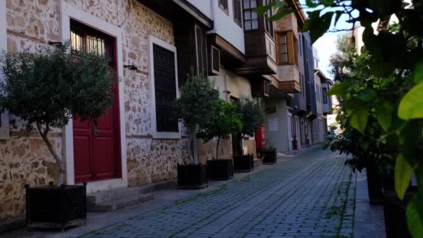 Paseo por la ciudad vieja de Antalya — Vídeo de stock