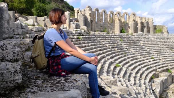 Antalya 'da yürüyüş sıcak Ekim öğleden sonra. — Stok video