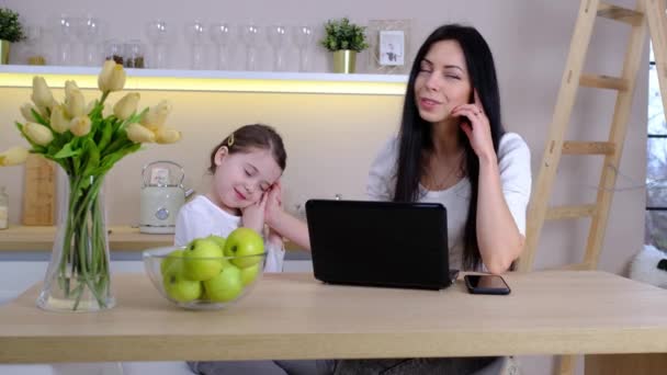 Working mom works from home office. — Stock Video