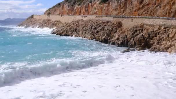 Прекрасний пляж Капуташ у Середземному морі (Туреччина).. — стокове відео