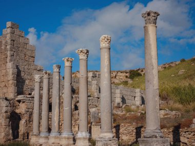 Ekim öğleden sonra Antalya 'da yürüyüş, Perge kenti