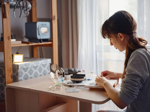 Joyería diseñador lugar de trabajo en casa. — Foto de Stock