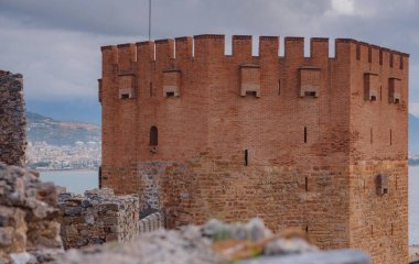 Alanya, hindi, Akdeniz kıyısında kış yürüyüşü