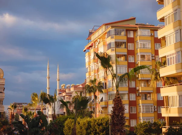 Alanya, turkey, winter walk by mediterranean sea — Stock Photo, Image