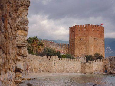 Alanya, hindi, Akdeniz kıyısında kış yürüyüşü