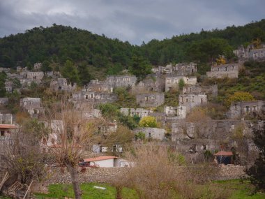 Fethiye İzmir 'deki terk edilmiş Yunan köyü Kayakoy hayalet kasabası. 18. yüzyıl antik Yunan şehri Karmilissos 'un yeri..