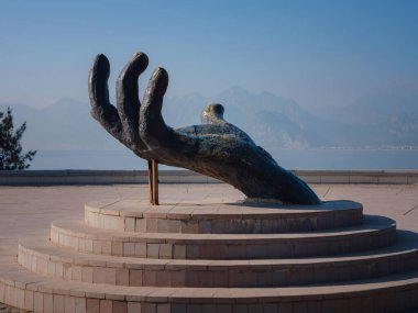 Antalya, Türkiye - Kasım 2021: Karaalioğlu Park Dogu Miradoru. Kaleci 'deki eski hindi kasabasına git. İlginç yerler keşfet, popüler gösteriler ve yürüyüşler