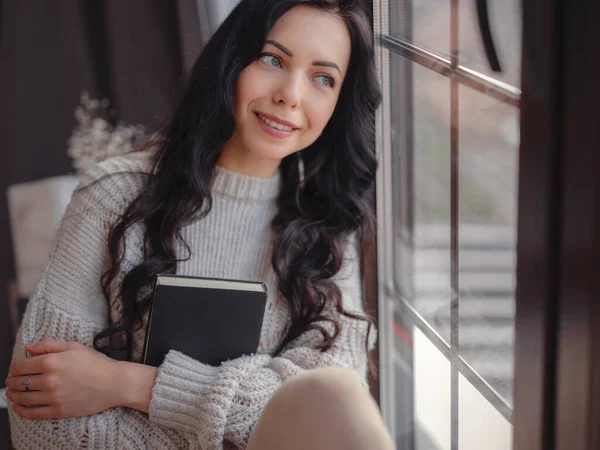 Beautiful Young Woman Reading Book Window Home Free Time Relax — Fotografia de Stock