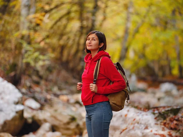 개념은 가을에 있습니다 에서의 활동적 여행하는 관광객 후드를 아시아 있습니다 — 스톡 사진