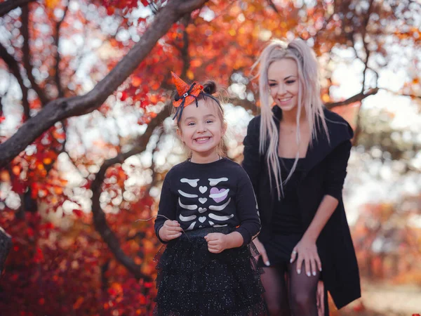 Mother Her Child Girl Playing Together Goes Trick Treating Little — Photo