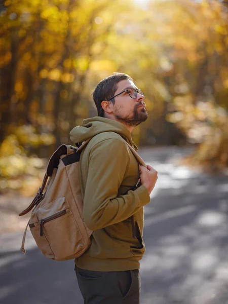 Young Handsome Man Posing Autumn Forest Young Hipster Guy Backpack — Fotografia de Stock