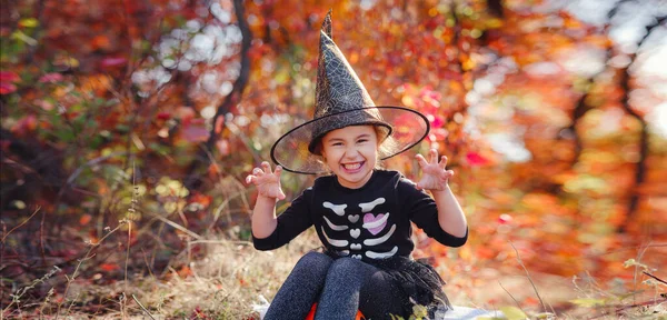 Young Girl Black Costume Goes Trick Treating Little Witch Kids — Stock Photo, Image