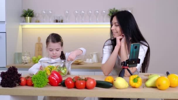 Happy Mother Daughter Enjoy Prepare Freshly Salad Together Kitchen Healthy — 图库视频影像