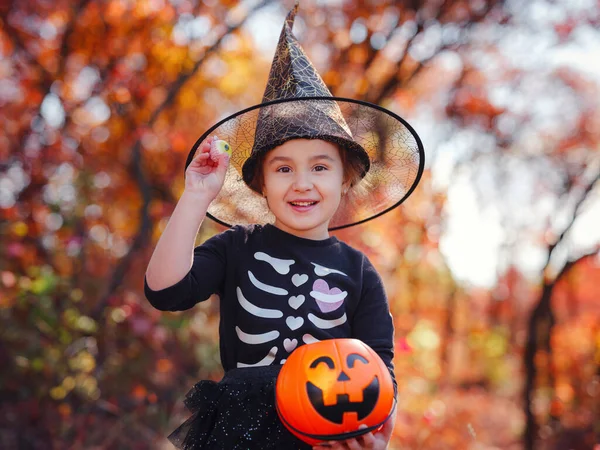 Young Girl Black Costume Goes Trick Treating Little Witch Kids — Stock Photo, Image
