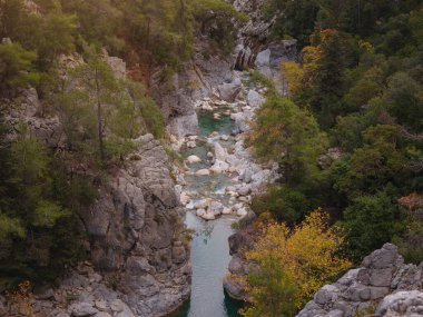Türkiye 'ye git, Kemer sonbahar mevsiminde. Lycian Yolu 'nun ünlü bir parçası, Goynuk Kanyonu. Türkiye, Asya 'nın harika sabah manzarası. Doğa konseptinin güzelliği.