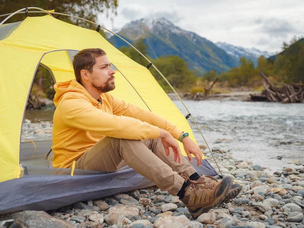 Trip Caucasus Mountains Arkhyz Teberdinsky Reserve Man Traveler Relaxing Mountains — Stockfoto