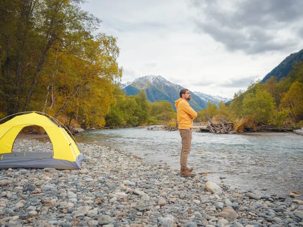 Trip Caucasus Mountains Arkhyz Teberdinsky Reserve Man Traveler Relaxing Mountains — Stockfoto