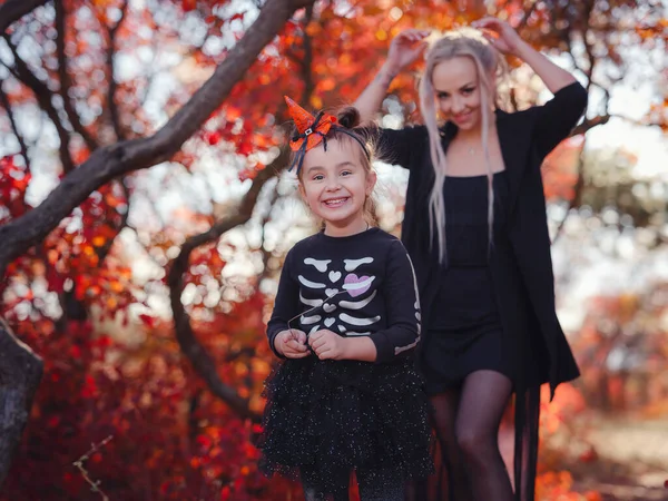 Mother Her Child Girl Playing Together Goes Trick Treating Little — Photo