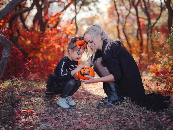 Mother Her Child Girl Playing Together Goes Trick Treating Little — 图库照片