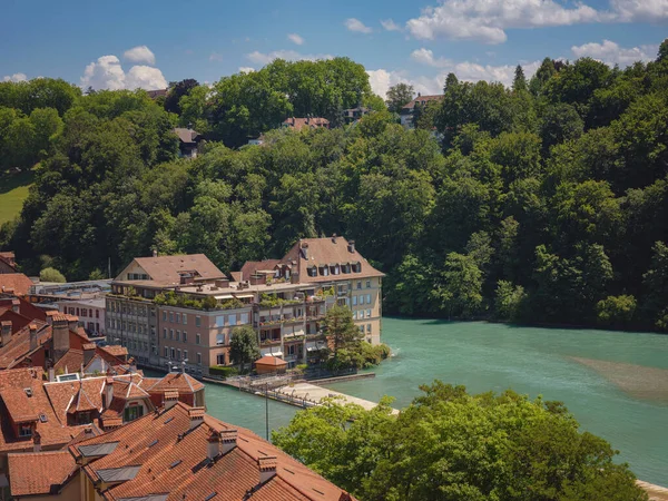 Utazás Bernbe Svájcba Nyáron Aare Folyóra Néz Bern Régi Részét — Stock Fotó