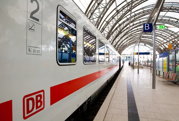 Passenger train at the railway station — Stock Photo, Image