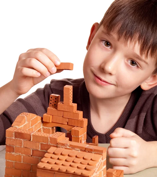 Pojke med hus — Stockfoto