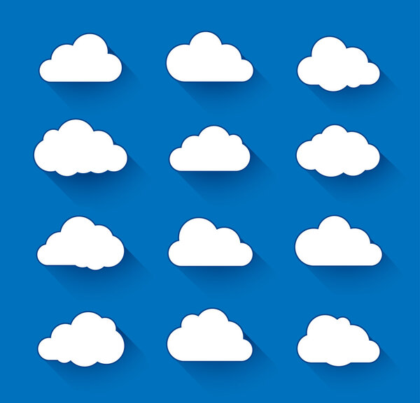 Белые облака на голубом небе с длинной тенью
