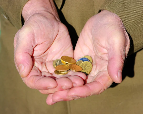 Händerna på en tiggare — Stockfoto