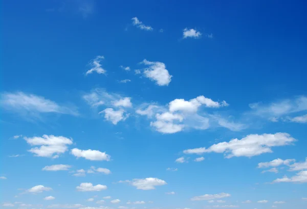 Weiße Wolken — Stockfoto