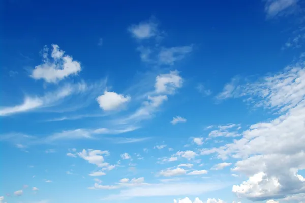 Nuvens brancas — Fotografia de Stock