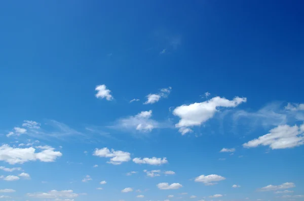 Weiße Wolken — Stockfoto