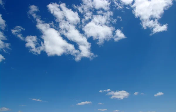 Nuvens brancas — Fotografia de Stock