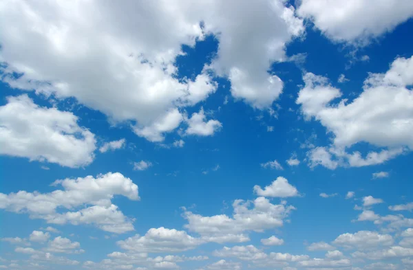 Weiße Wolken — Stockfoto