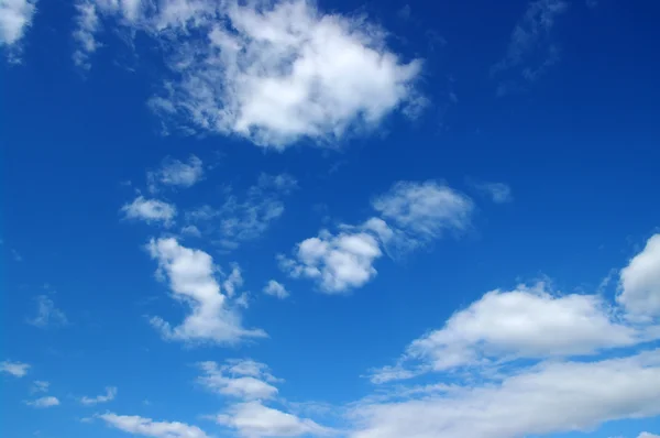 Weiße Wolken — Stockfoto