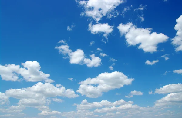 Witte wolken — Stockfoto