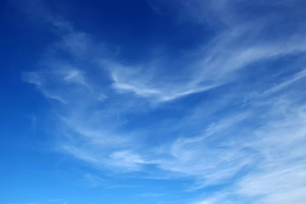 Witte wolken — Stockfoto