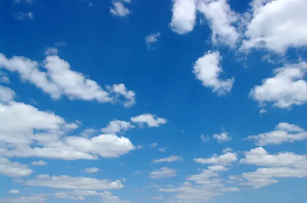 Nuvens brancas — Fotografia de Stock