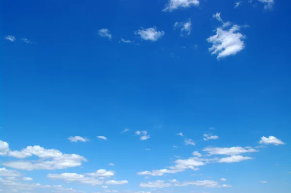 Weiße Wolken — Stockfoto