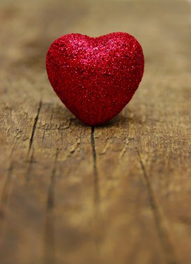 ahşap üzerine kalp