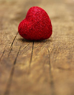 ahşap üzerine kalp